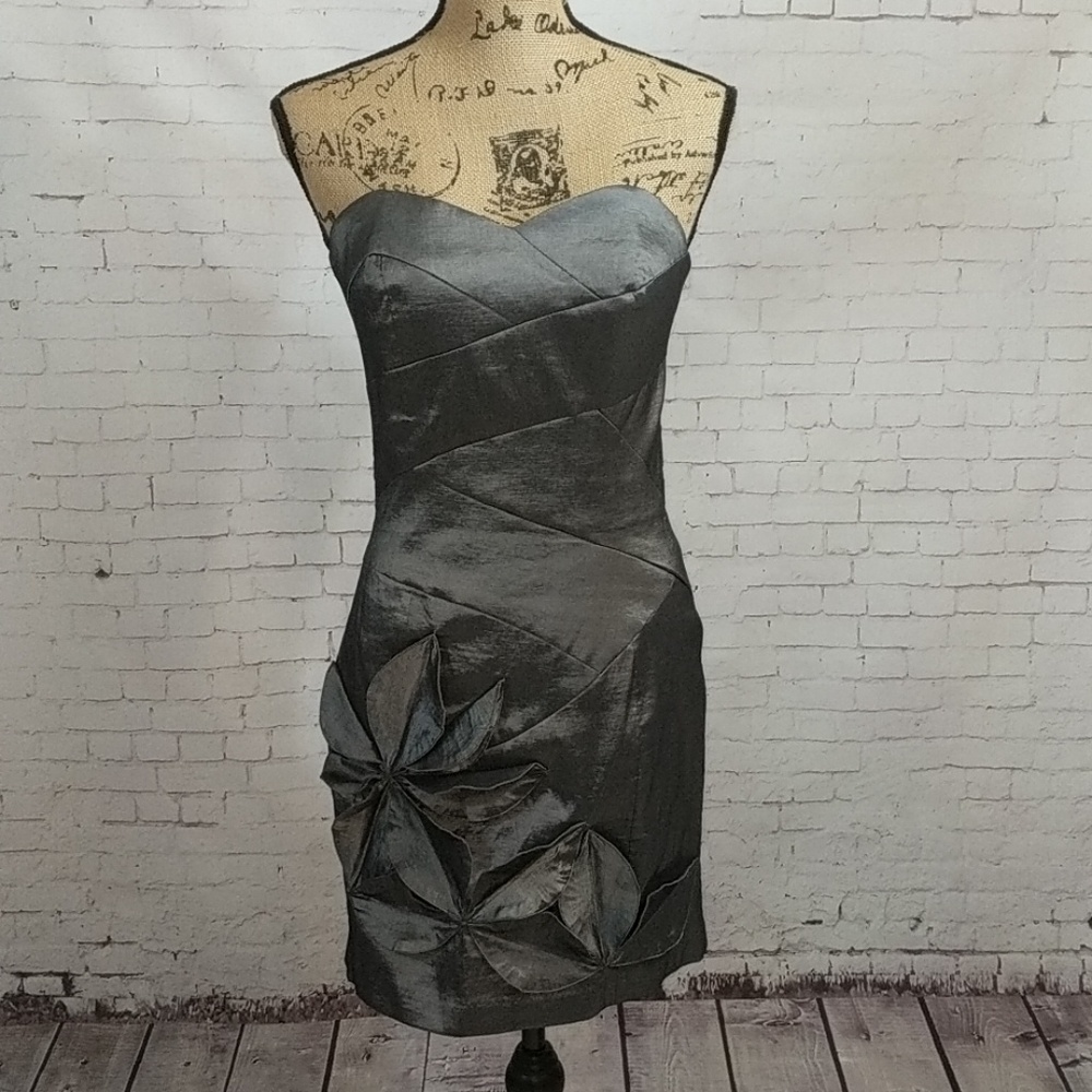 Jessica McClintock Silver-Gray Strapless Party Dress with Floral Detail